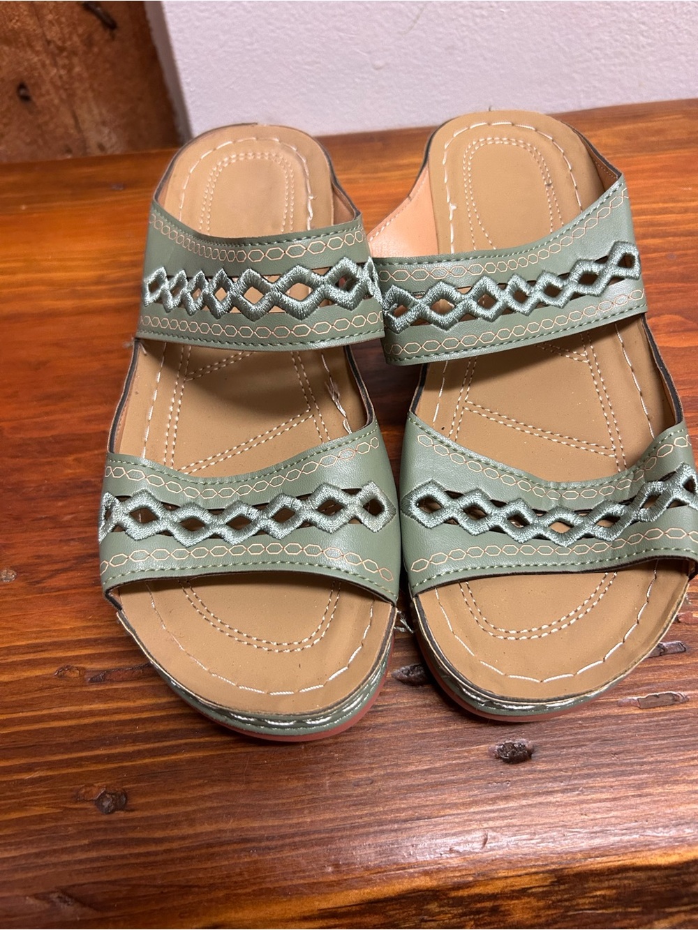 Source Unknown Mint Green Slip-On Women’s Sandals